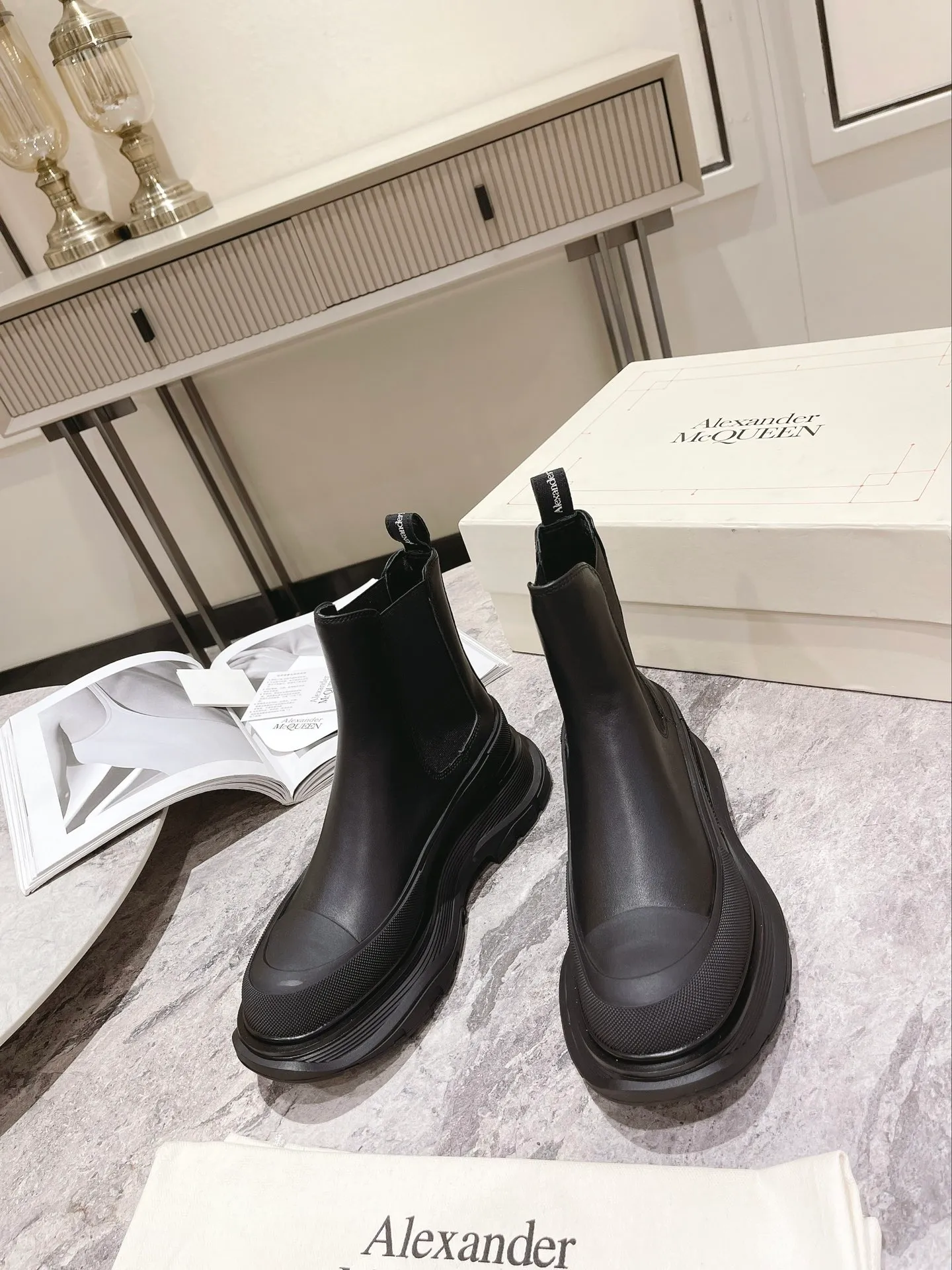 👟👟Ex-factory price 560💰💰The popular ALEXANDER MCQUEEN Alexander McQueen Chelsea boots Original T👟👟Ex-factory price blue black